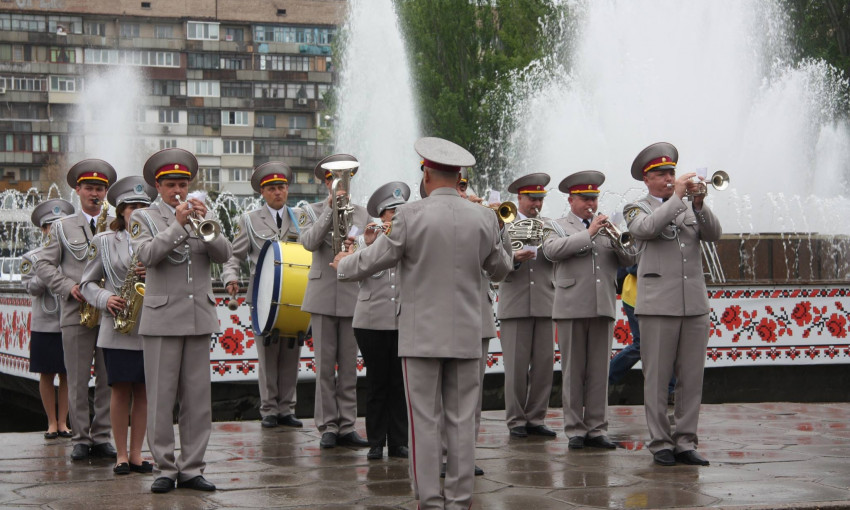 Смотрите: Запорожцев удивили военные оркестры
