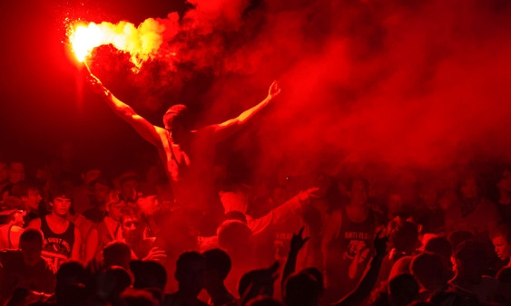 В Запорожье футбольные фанаты устроили потасовку