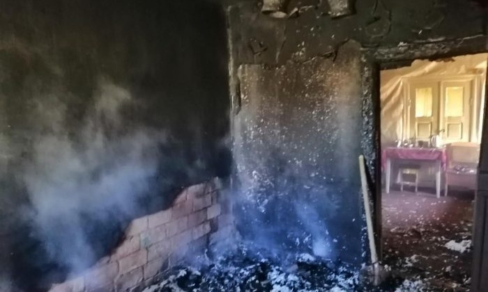 Под Запорожьем из-за телефона сгорел дом (ФОТО)