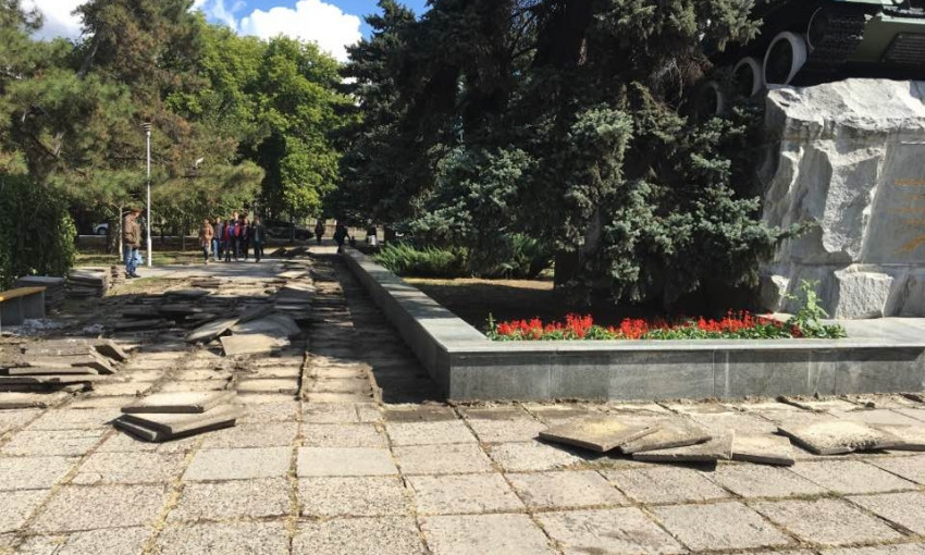 В Запорожье начали ремонт площади Университетской (ранее Советской)