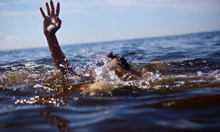 Трагедия на море: Дедушка утонул, внука ищут