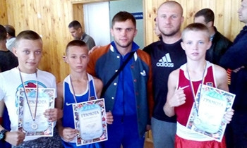 Юные кирилловские боксеры привезли из Чернигова два золота и серебро