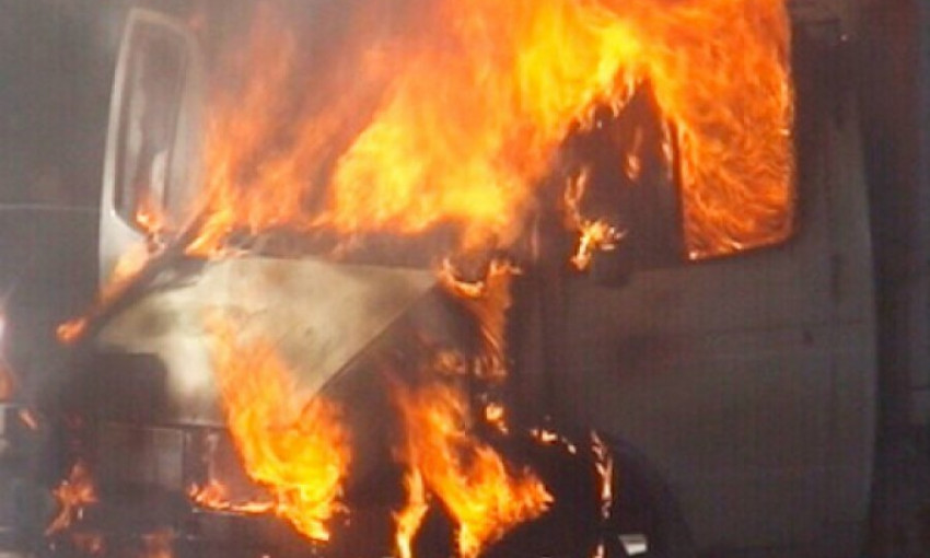 Авария в Запорожье: В результате ДТП сгорела "Газель" (ФОТО)
