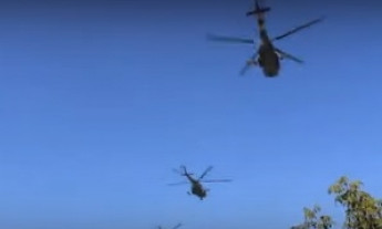 Вертолеты над домами поразили горожан (ВИДЕО)