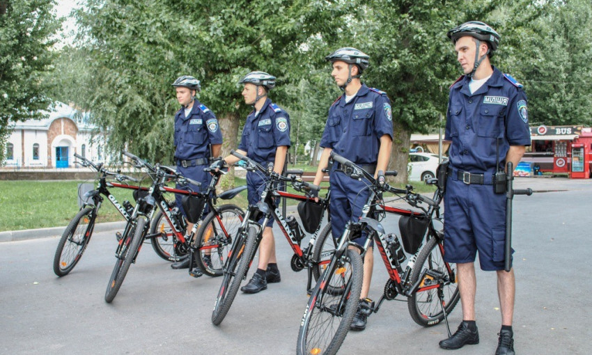Бердянские гвардейцы получили велосипеды
