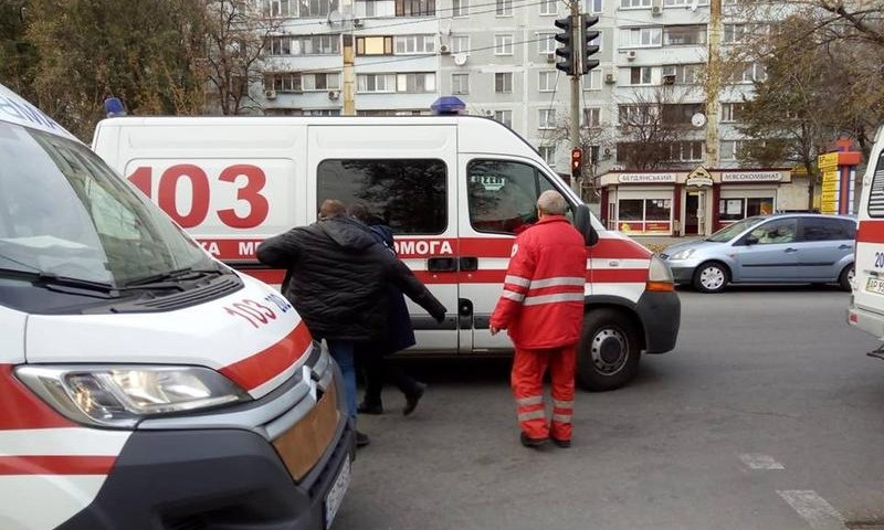 В Запорожье произошло серьезное ДТП: на место приехали три "скорых" (ФОТО)