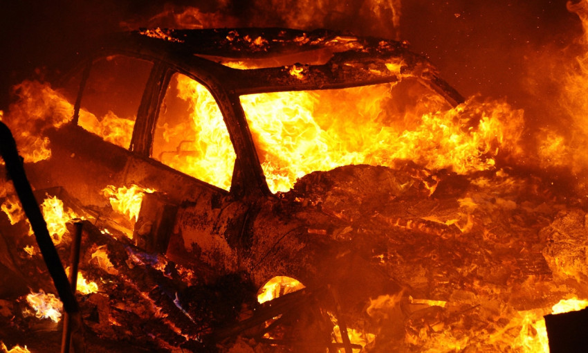 В Запорожье сгорел ещё один автомобиль
