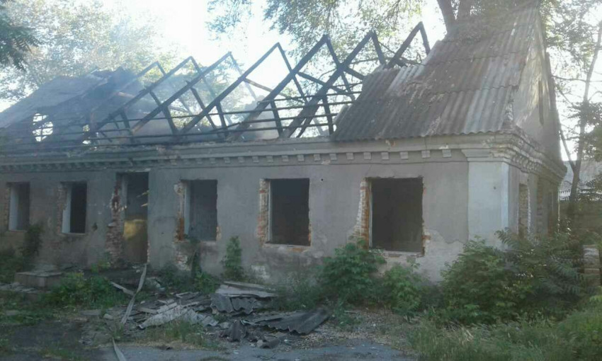 Появились фото пожара в Днепровском районе Запорожья