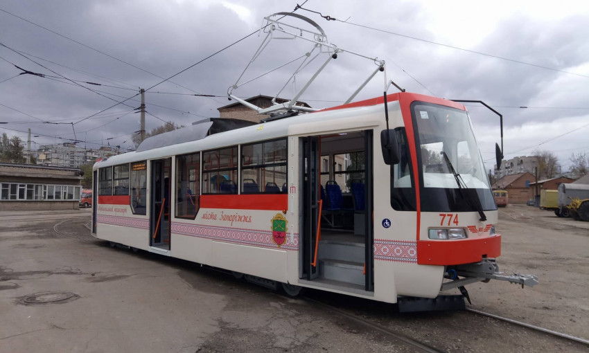 "Запорожэлектротранс" за 4 месяца собрал трамвай и пустил его на рельсы (ФОТО)
