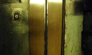 Вандалы остановили более ста запорожских лифтов