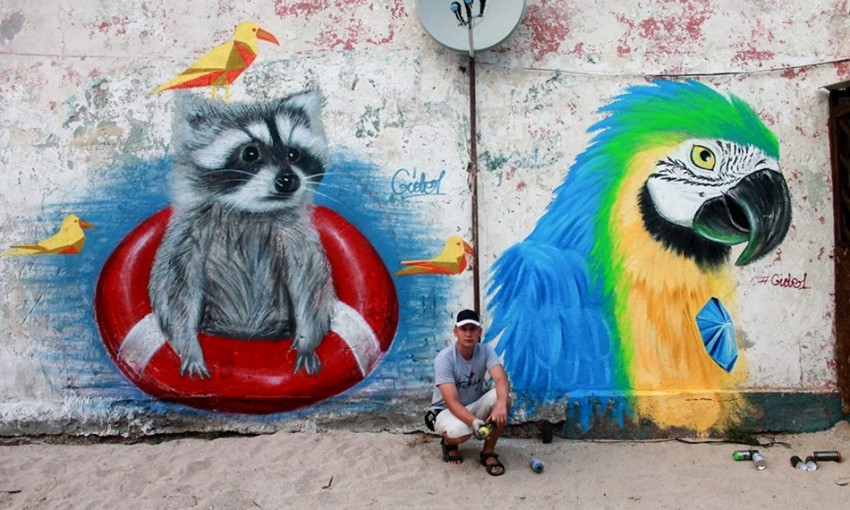 Добавили красок: На пляже Кирилловки появилось граффити с животными