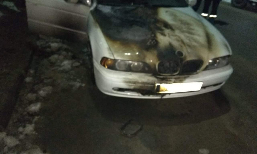 Появились фото сгоревшего элитного авто