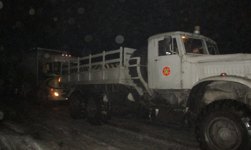Десяткам машин помогли выбраться запорожские спасатели за сутки