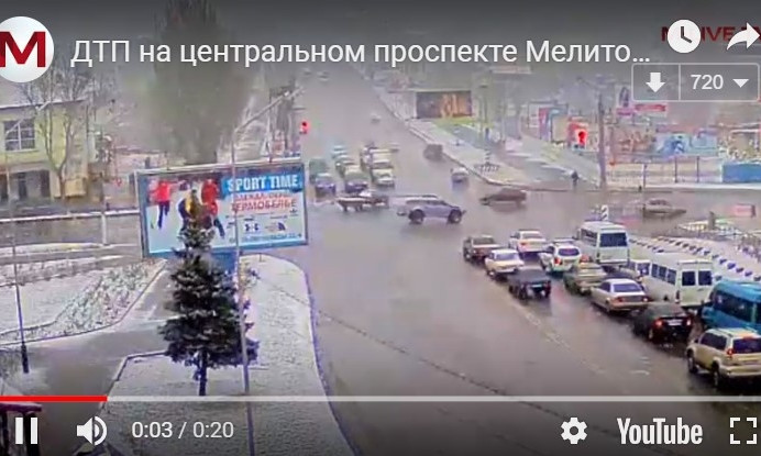 В Запорожской области на камеру попал момент аварии на перекрестке (ВИДЕО)