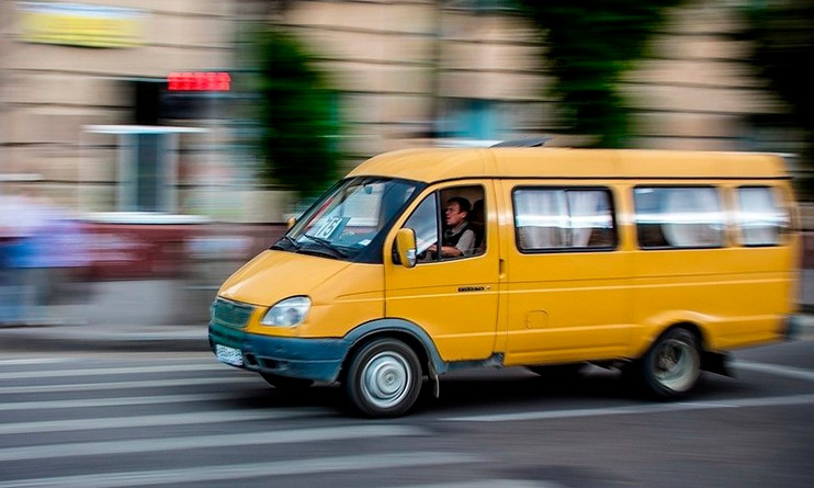 В Запорожье произошел конфликт между водителем и пассажирами маршрутки (ВИДЕО)