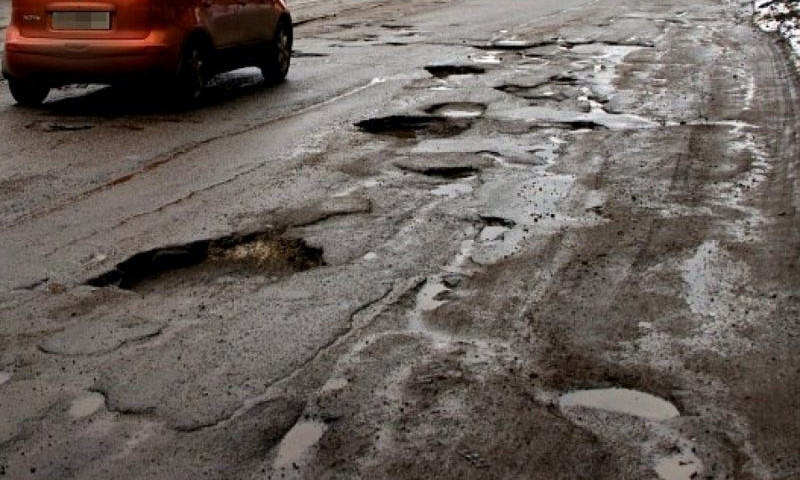 В Запорожской области за убитую дорогу возьмутся в 2018 году (ФОТО)