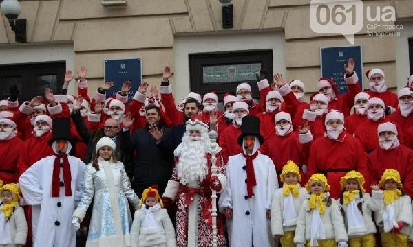 Сегодня по Запорожью промчались 70 Дедов Морозов