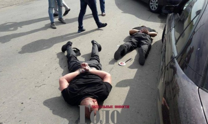 Опубликованы фото задержания полицейских в Запорожье