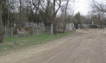 На кладбище произошло самоубийство