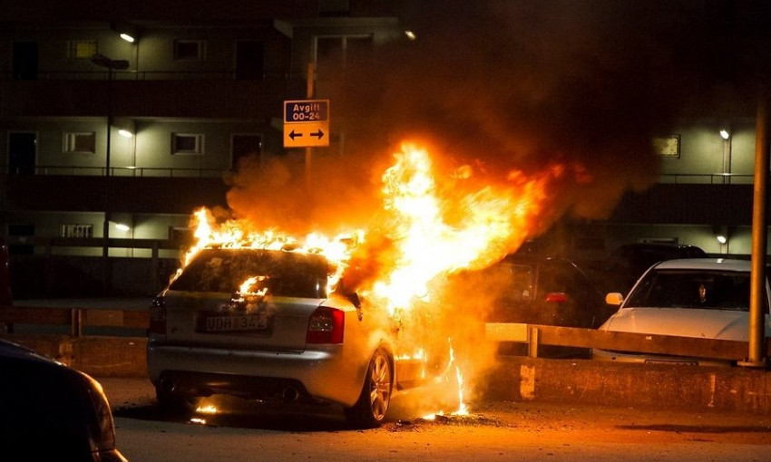 В Бердянске сгорел недешёвый автомобиль