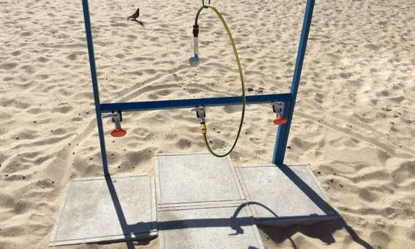 На центральном пляже Запорожья разрушили фонтанчики с водой (ФОТО)