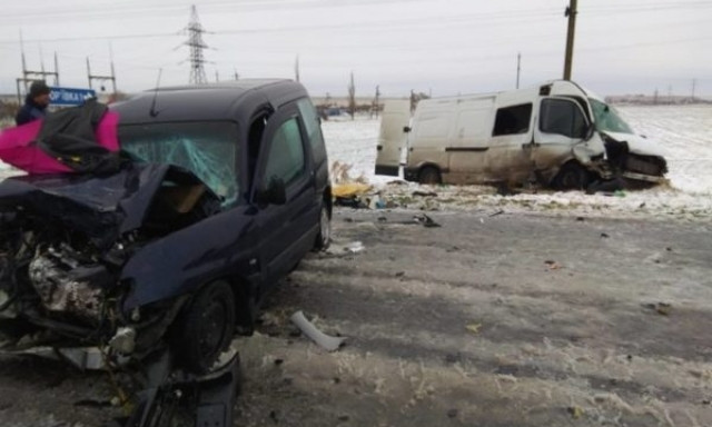 В сети появилось видео масштабной аварии с пострадавшими под Запорожьем