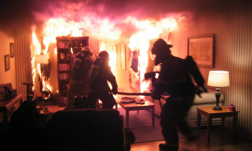 Мелитопольские пожарные спасли из огня старушку
