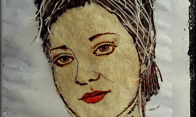 Самобытный художник из Запорожья создала портрет из риса, вермишели и имбиря
