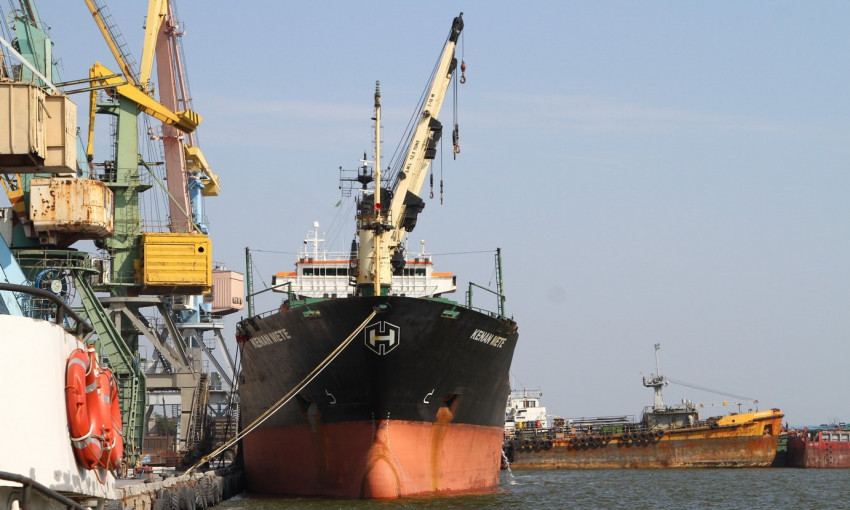 Последствия военного положения: Бердянский морской порт терпит огромные убытки