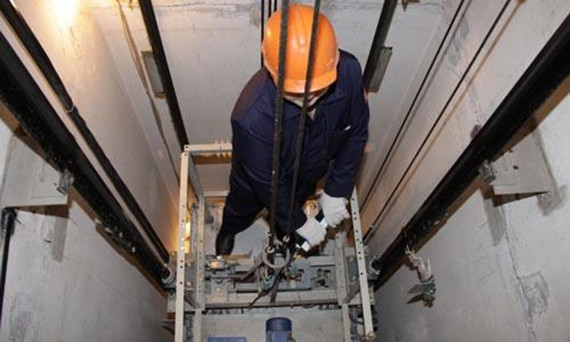 В Запорожье отремонтируют лифты