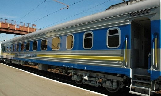Компания хулиганов разгромила окна в поезде, следовавшем в Запорожье