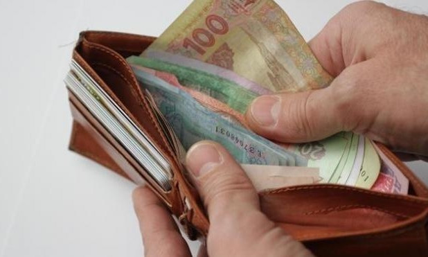 Кому ожидать роста зарплаты в 2017 году до обещанных 3200 гривен