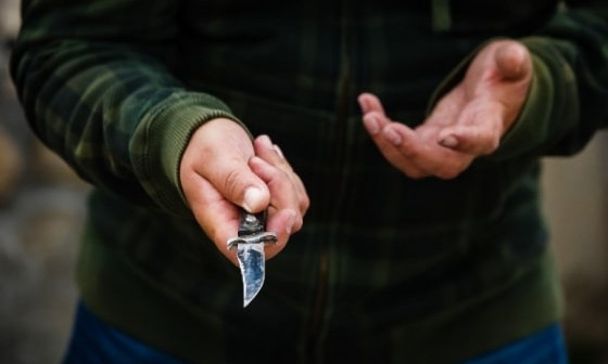 В центре Запорожья грабитель с ножом нападает на прохожих - соцсети