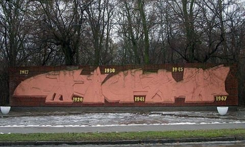 Житель Мелитополя настаивает на демонтаже стелы "Этапы великого пути"