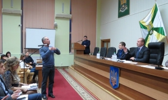 Игра на публику: мелитопольский депутат обвинил мэра в изнасиловании
