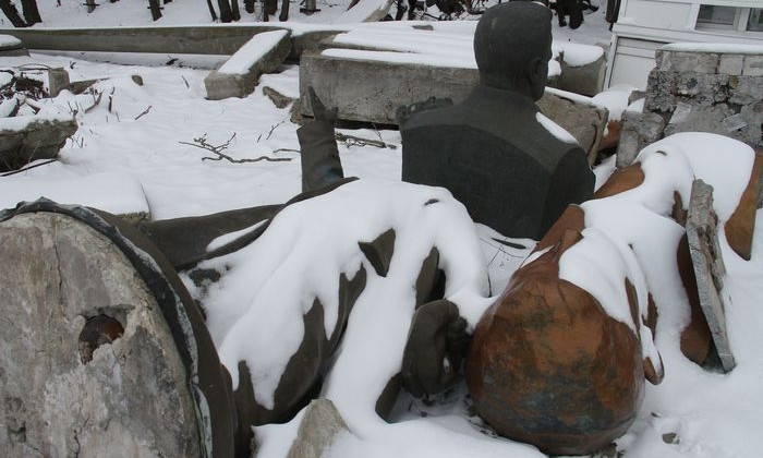 Запорожцев устрашает "кладбище" памятников (ФОТО)