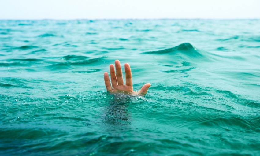 Под Запорожьем в водоеме тонул ребенок: Его чудом вытащили из воды подростки