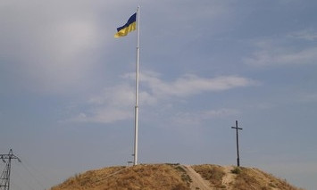В День Государственного Флага, знамя подняли на самую высокую точку в Украине