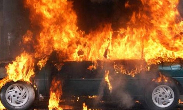 В Осипенковском микрорайоне сгорело две машины (ФОТО)