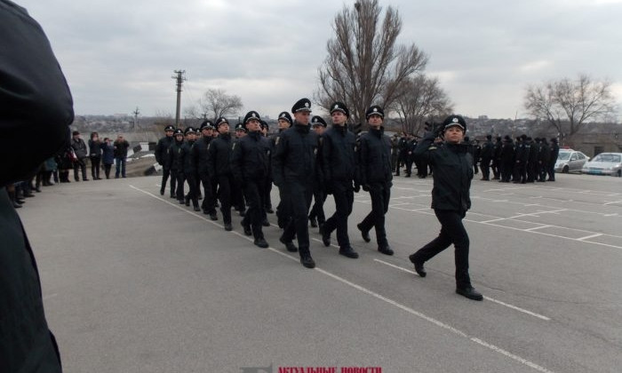 Сегодня на запорожские улицы вышли новые полицейские (ФОТО)