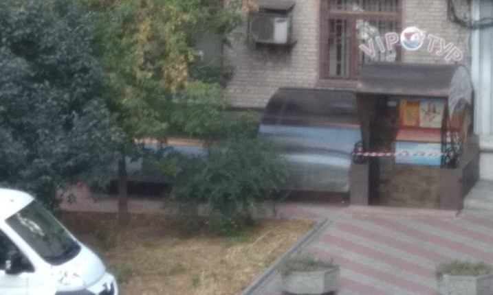 В Запорожье на улице Мира оцепили территорию и работают правоохранители (ФОТО)