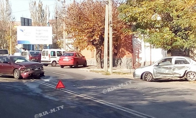 В Запорожской области столкнулись машины в черте города (ФОТО)
