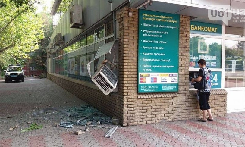 Взрыв возле банка классифицировали как «Хулиганство»
