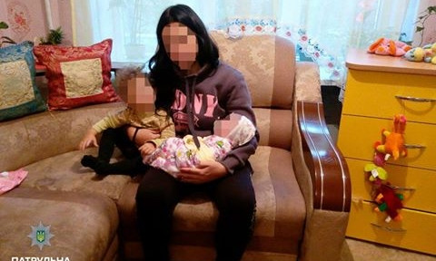 Несовершеннолетняя мать оставила двоих детей бабушке