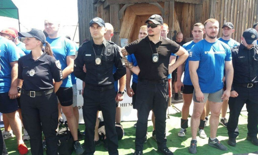 В Запорожье проводят соревнования полицейских: Приехал Василий Вирастюк (ФОТО)