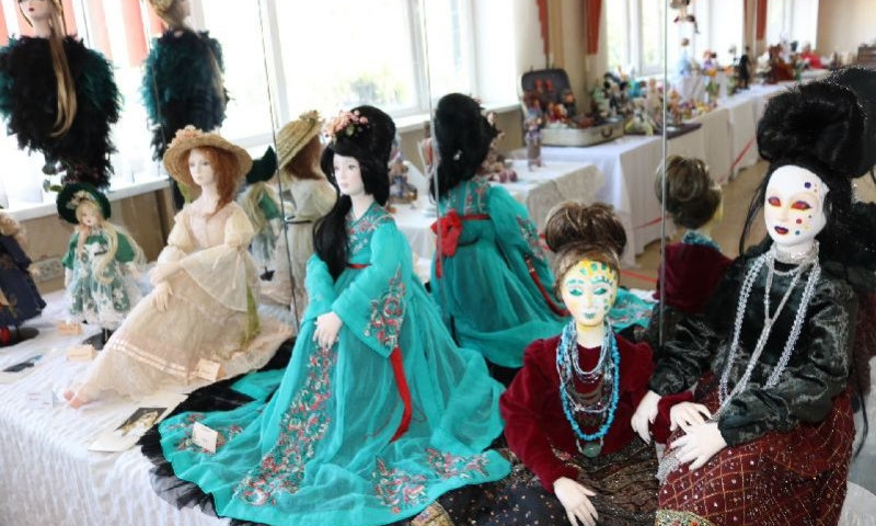 В Запорожье показывают авторские куклы для взрослых и детей
