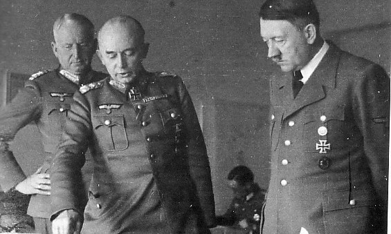 Смотрите: фото Гитлера в Запорожье