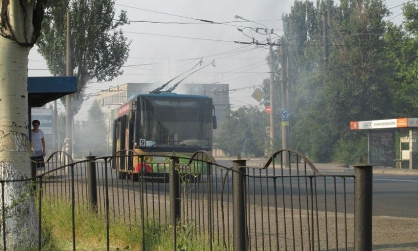 В Запорожье на ходу задымился троллейбус с пассажирами