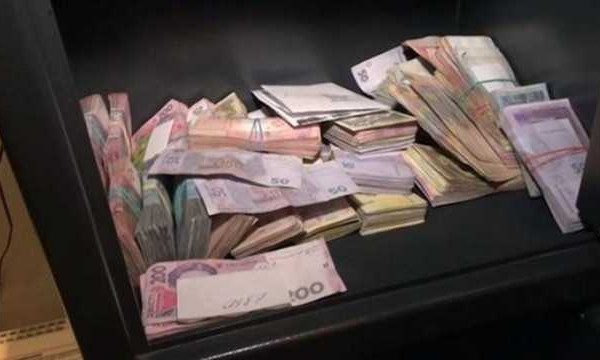 Вон сейф: Запорожанка отдала мошеннику 2 миллиона гривен