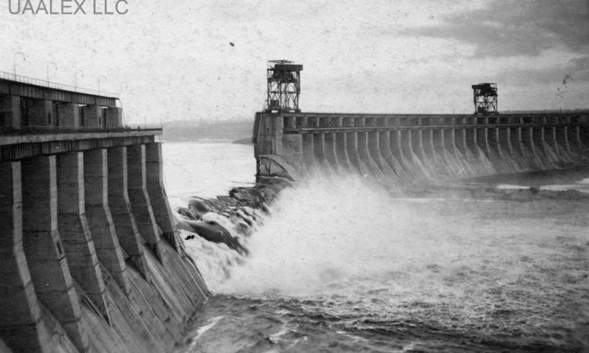 Фото подорванной запорожской плотины во времена оккупации